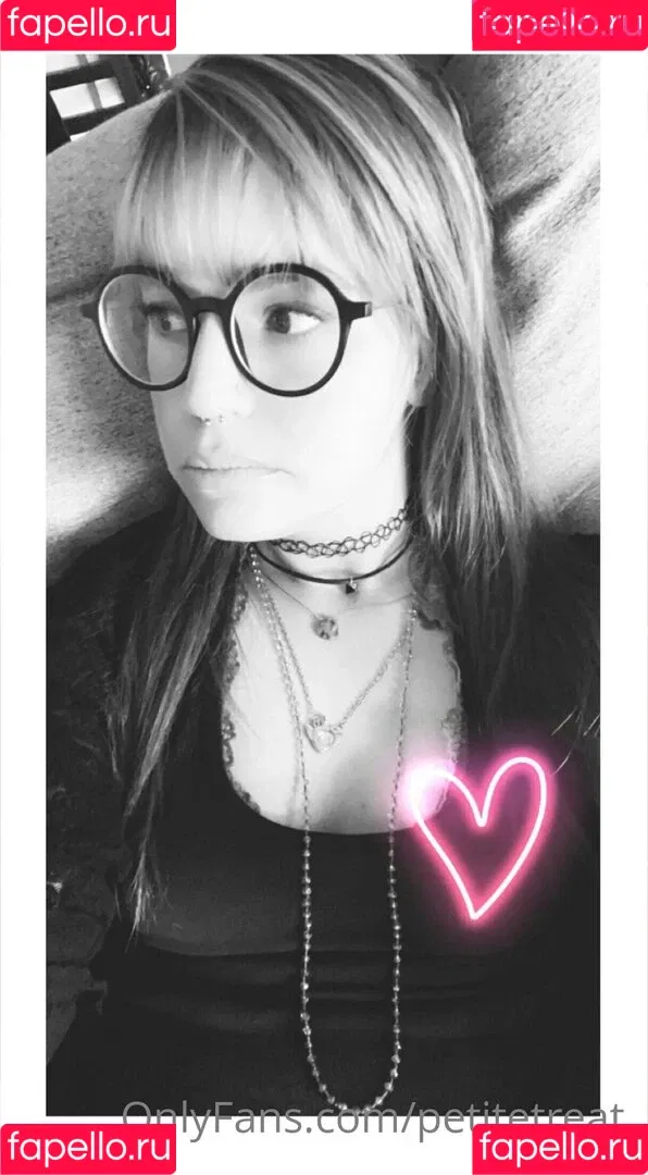 petitetreat_ Onlyfans Photo Gallery 