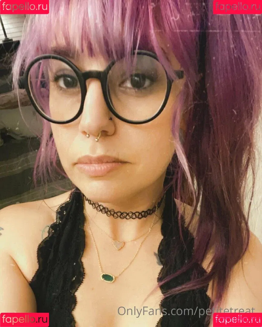 petitetreat_ Onlyfans Photo Gallery 