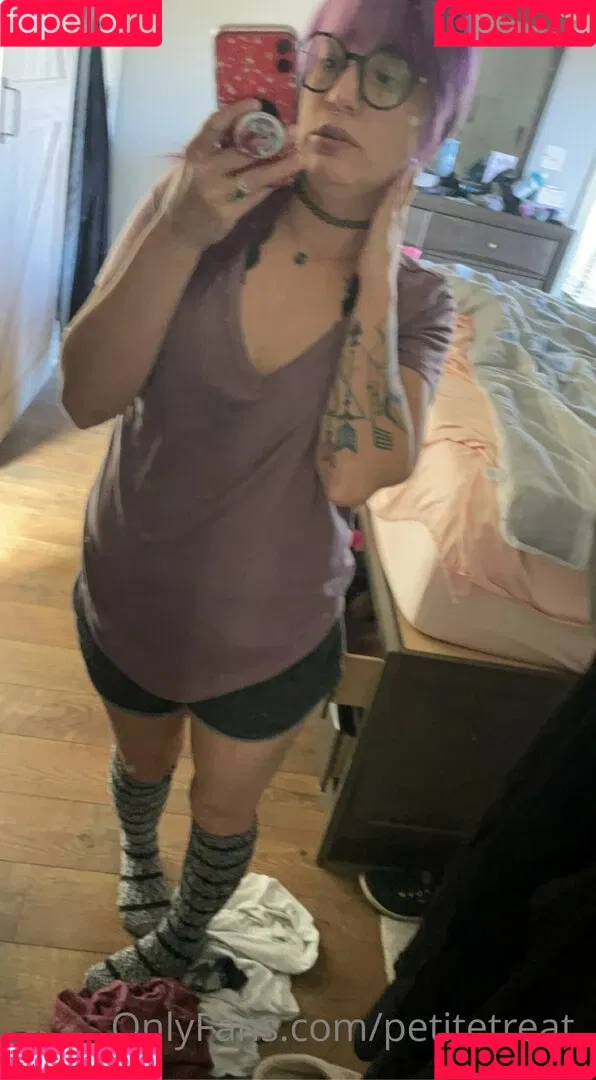 petitetreat_ Onlyfans Photo Gallery 