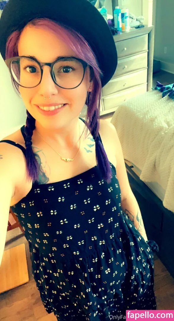 petitetreat_ Onlyfans Photo Gallery 