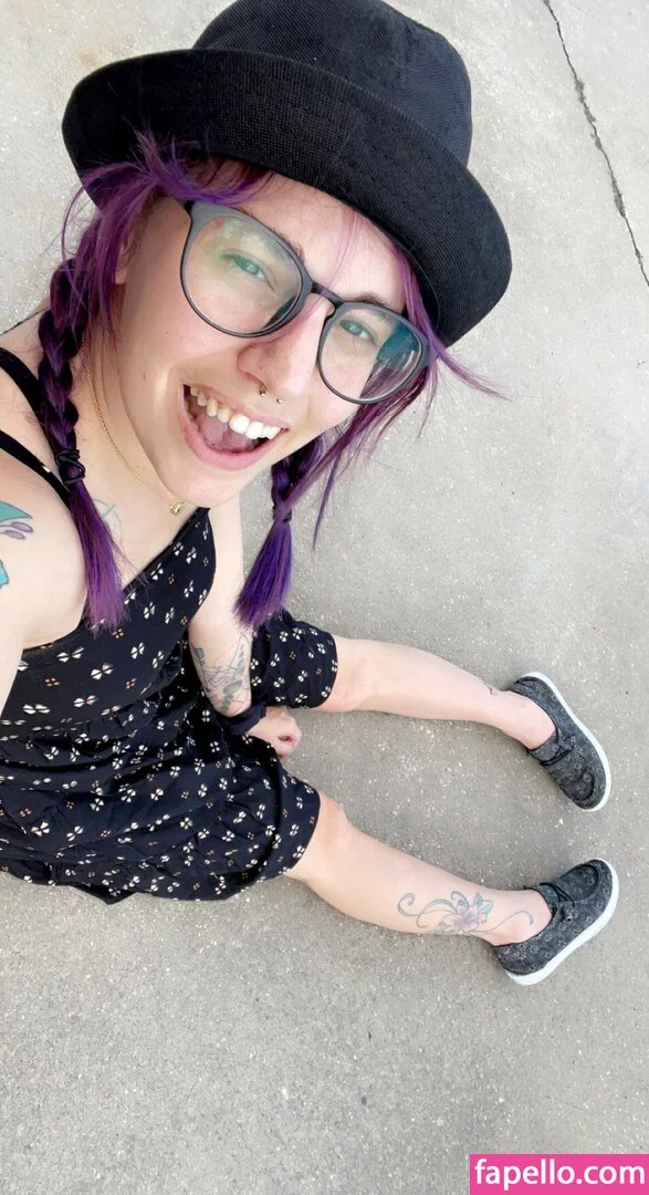 petitetreat_ Onlyfans Photo Gallery 