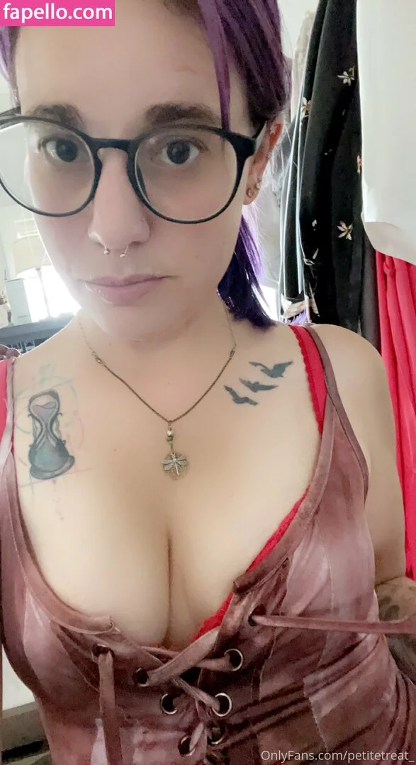 petitetreat_ Onlyfans Photo Gallery 