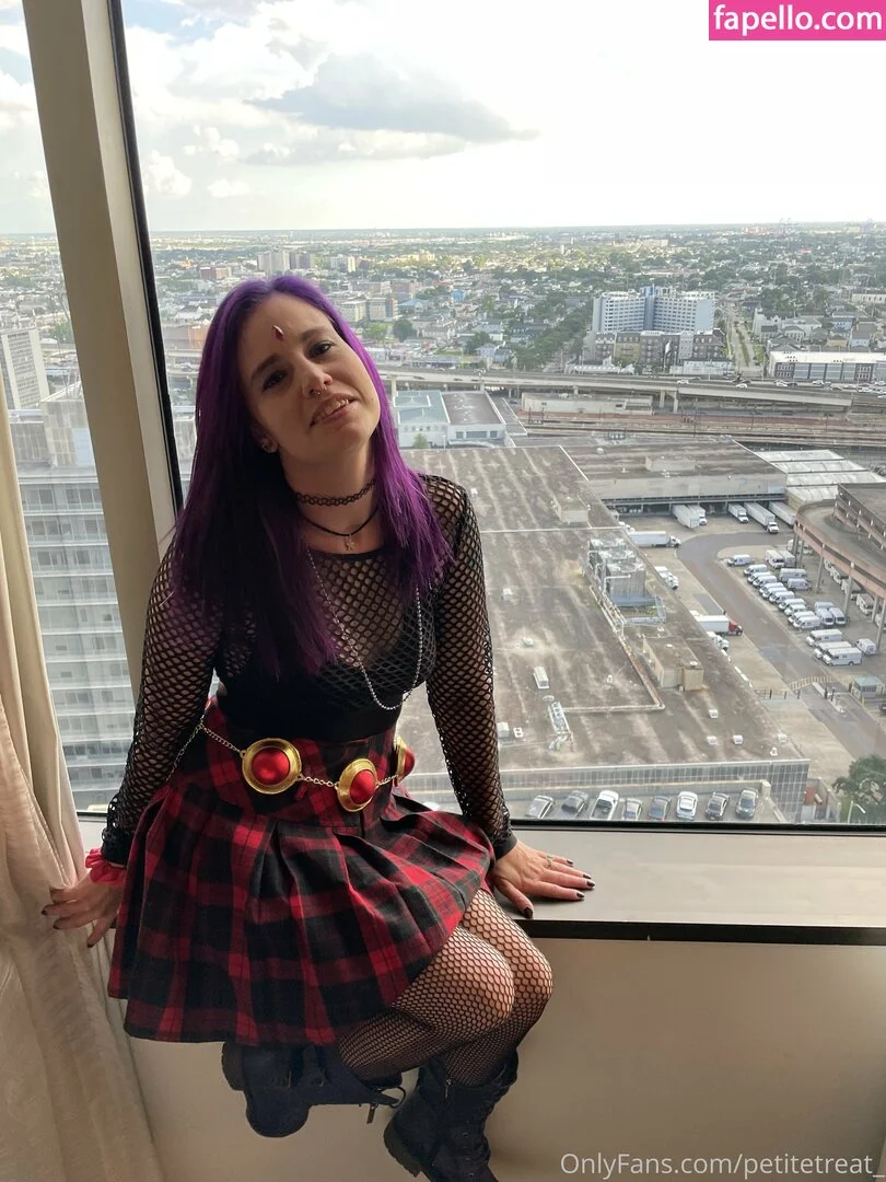 petitetreat_ Onlyfans Photo Gallery 