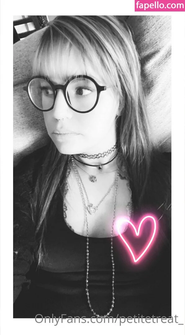 petitetreat_ Onlyfans Photo Gallery 