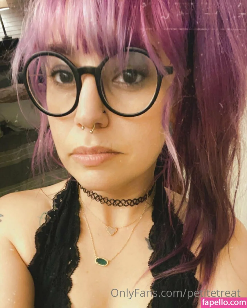 petitetreat_ Onlyfans Photo Gallery 