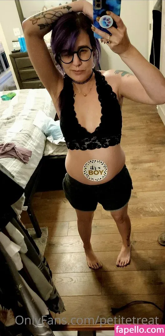 petitetreat_ Onlyfans Photo Gallery 