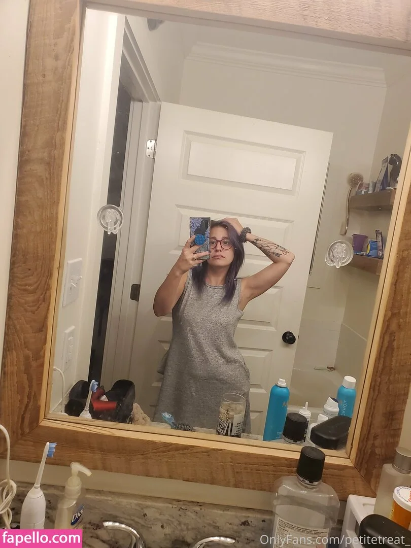 petitetreat_ Onlyfans Photo Gallery 