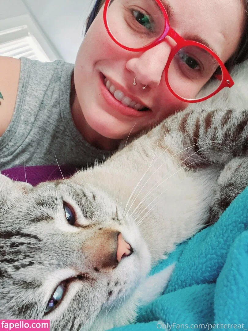 petitetreat_ Onlyfans Photo Gallery 