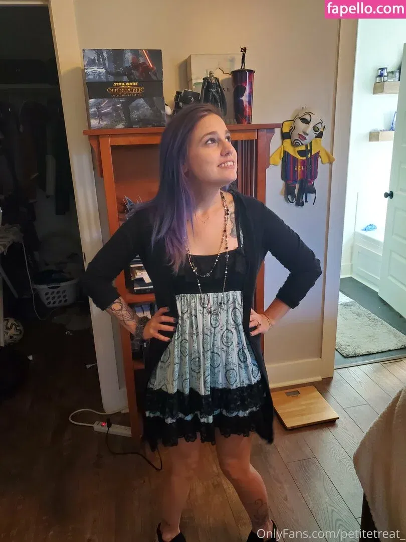 petitetreat_ Onlyfans Photo Gallery 