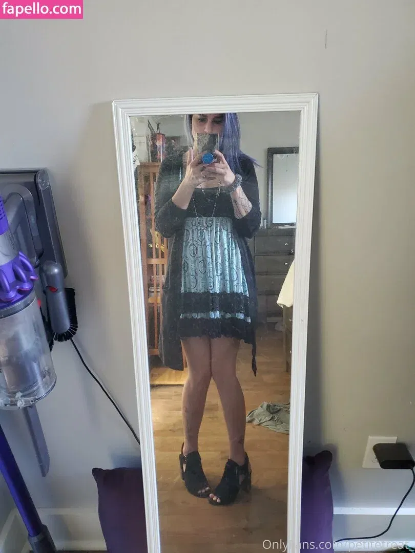 petitetreat_ Onlyfans Photo Gallery 