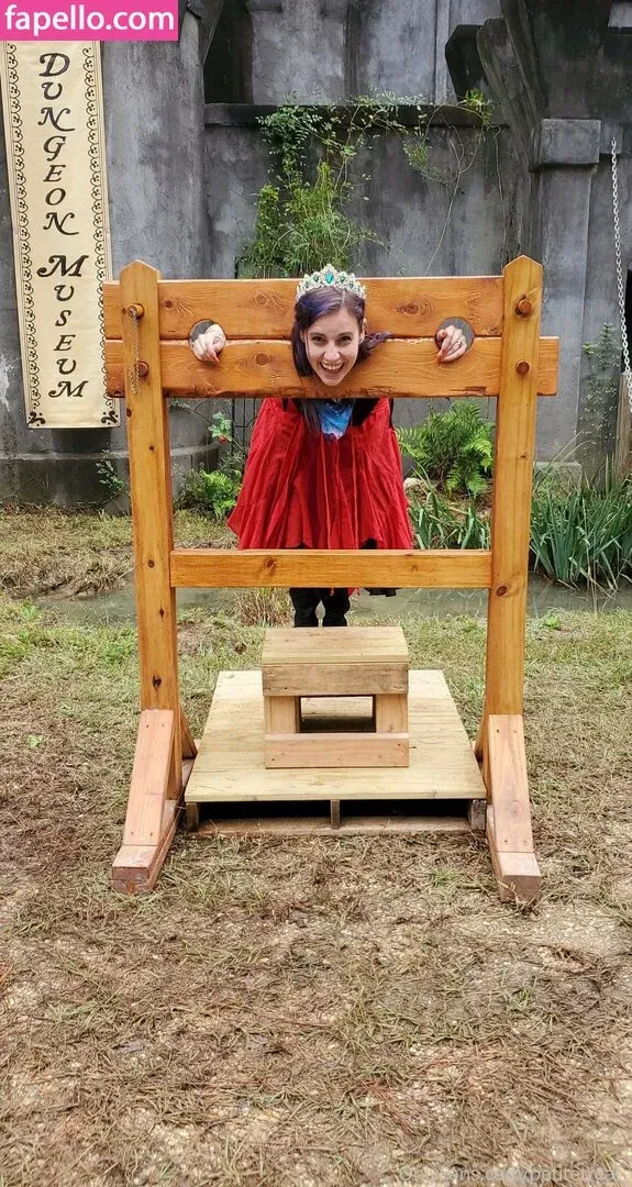 petitetreat_ Onlyfans Photo Gallery 