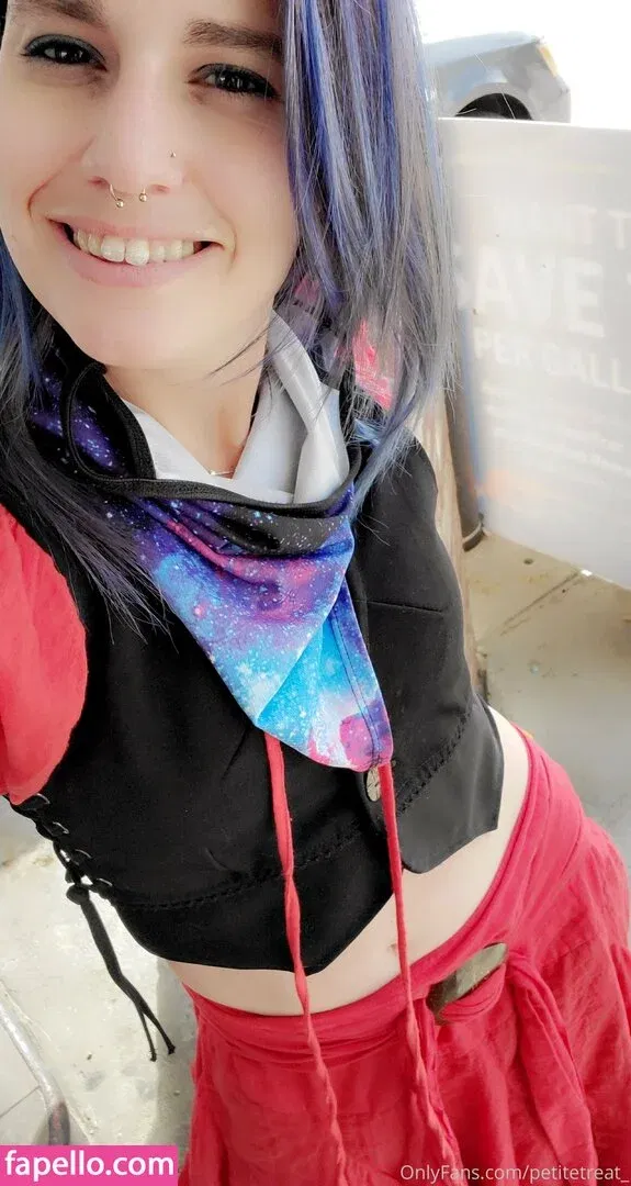 petitetreat_ Onlyfans Photo Gallery 