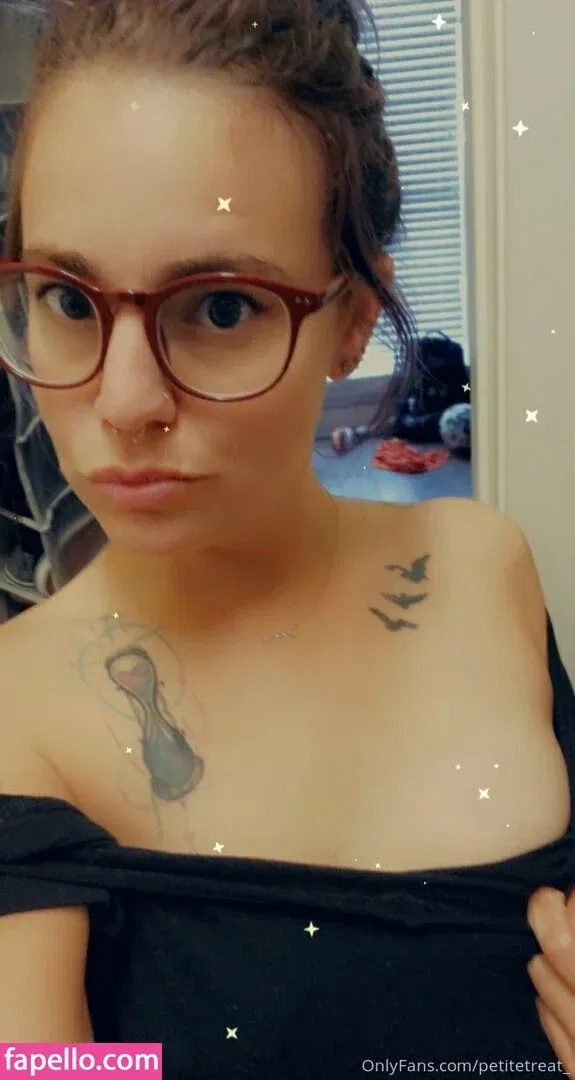 petitetreat_ Onlyfans Photo Gallery 