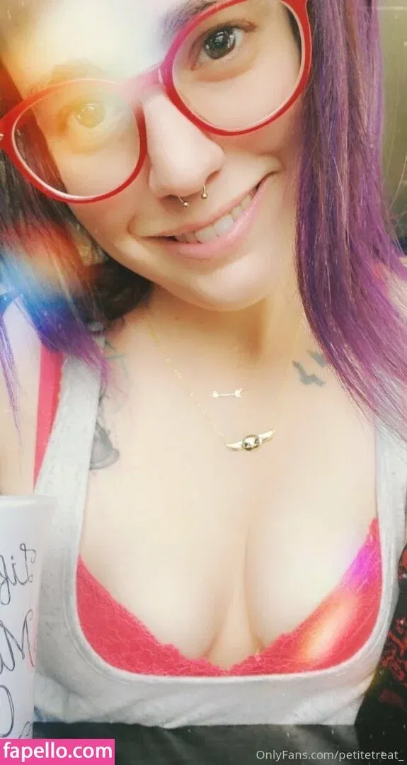 petitetreat_ Onlyfans Photo Gallery 