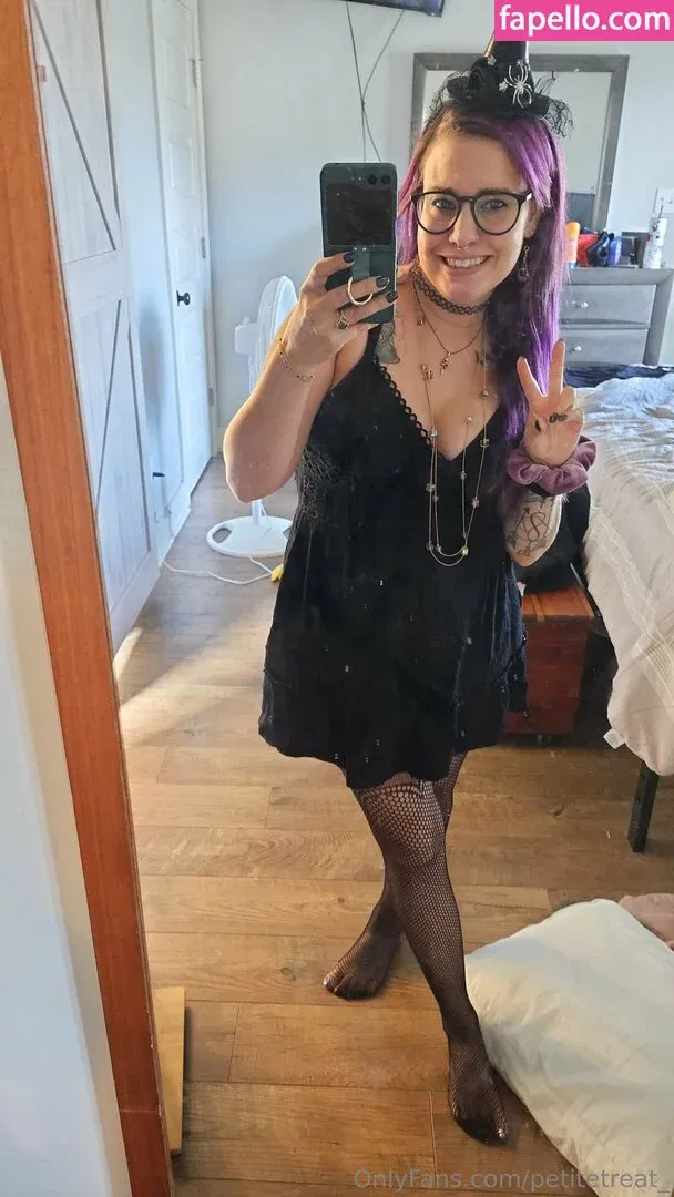 petitetreat_ Onlyfans Photo Gallery 