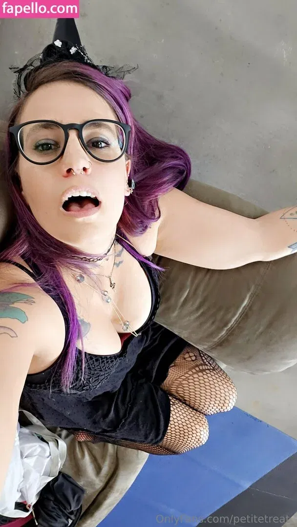 petitetreat_ Onlyfans Photo Gallery 