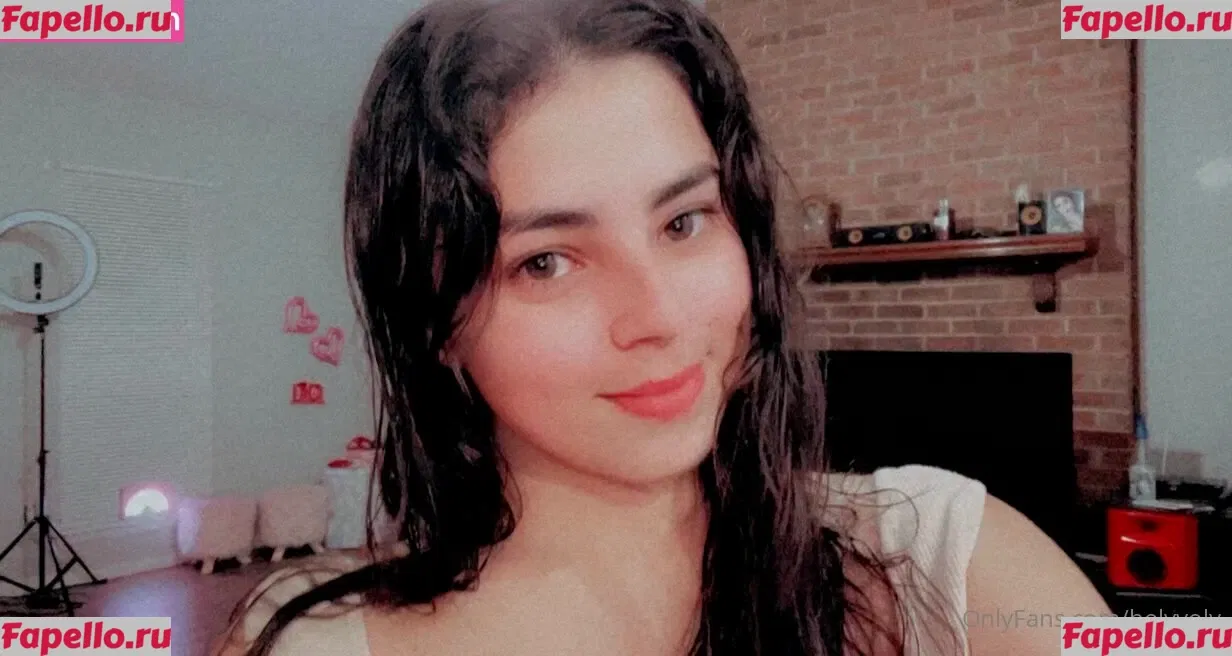 Holy Yoly Onlyfans Photo Gallery 