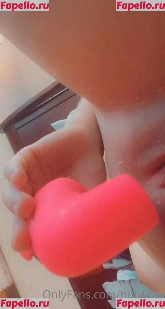 Holy Yoly Onlyfans Photo Gallery 