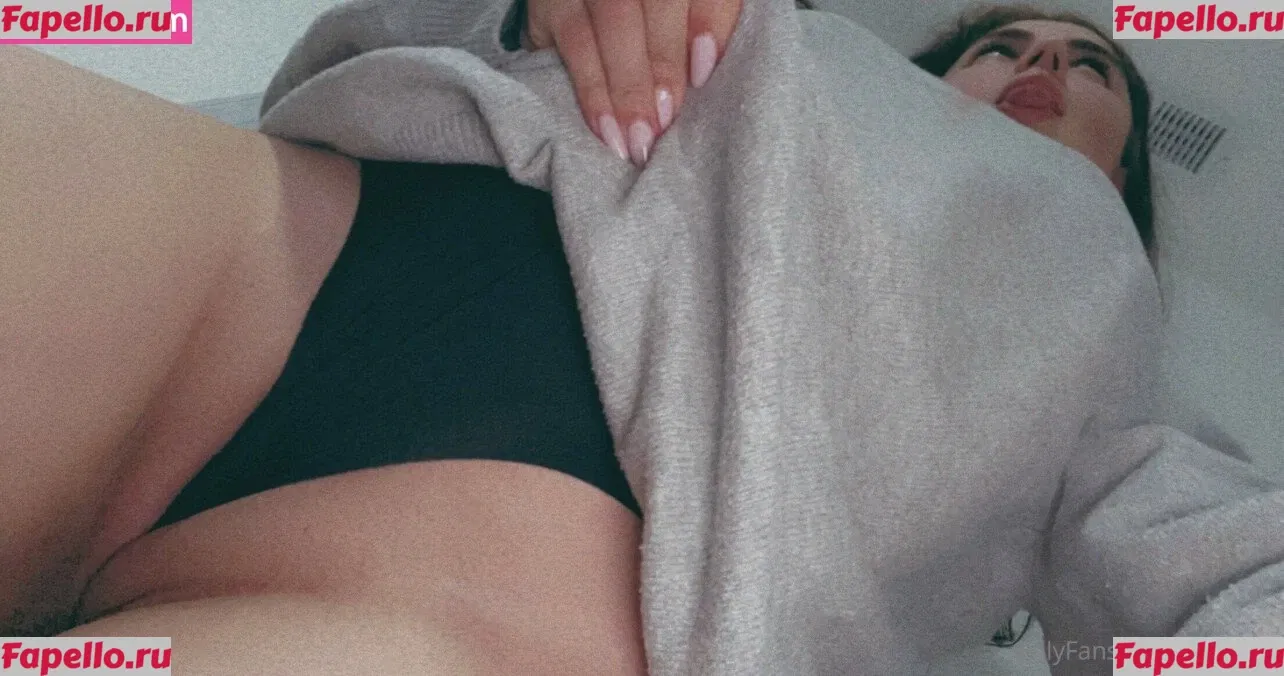 Holy Yoly Onlyfans Photo Gallery 