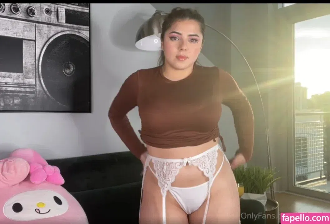 Holy Yoly Onlyfans Photo Gallery 