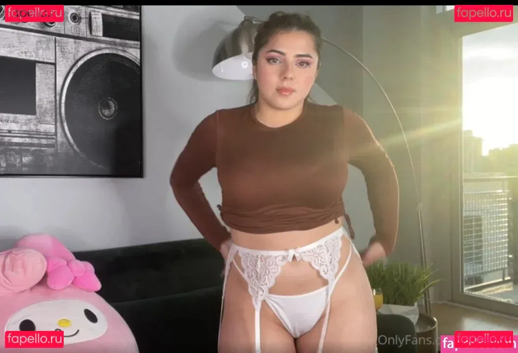 Holy Yoly Onlyfans Photo Gallery 