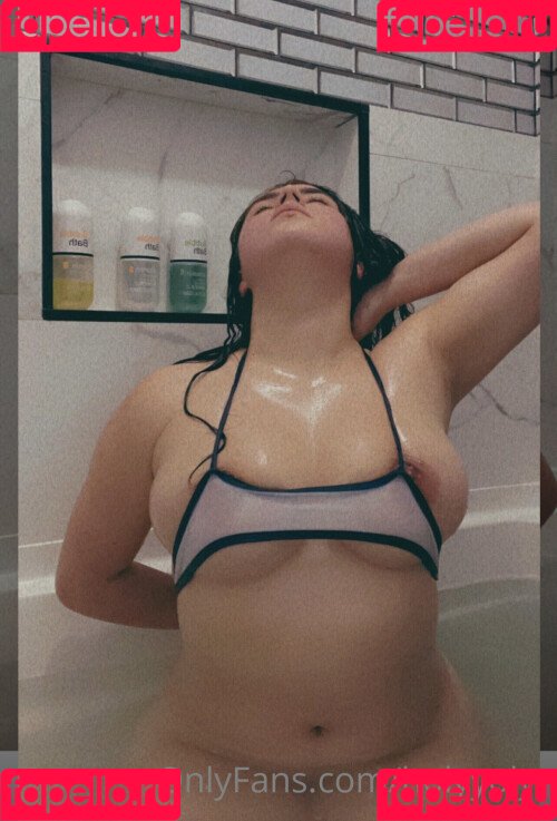 Holy Yoly Onlyfans Photo Gallery 