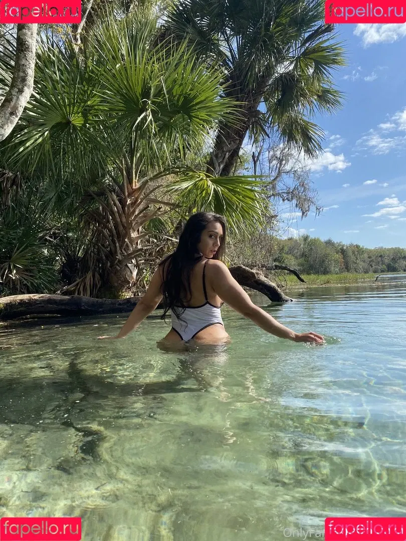 Lilly Hall Onlyfans Photo Gallery 