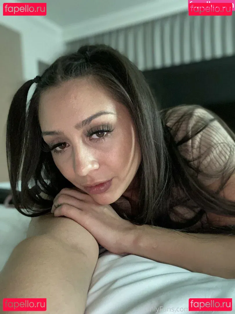 Lilly Hall Onlyfans Photo Gallery 