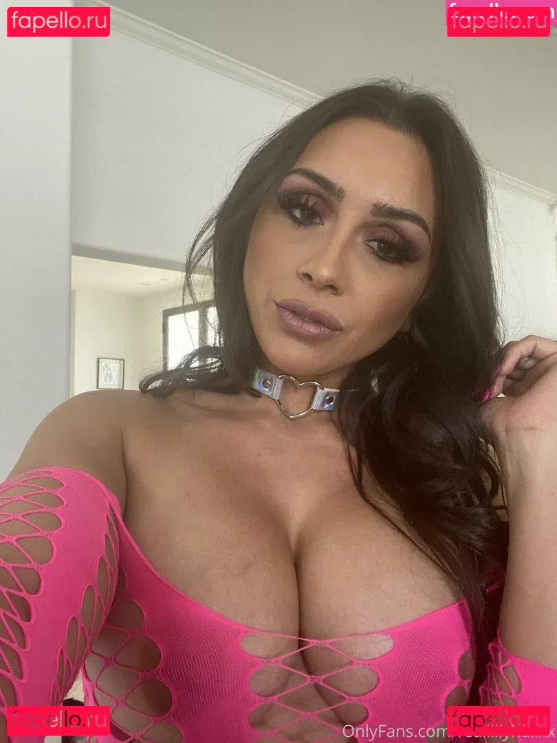 Lilly Hall Onlyfans Photo Gallery 