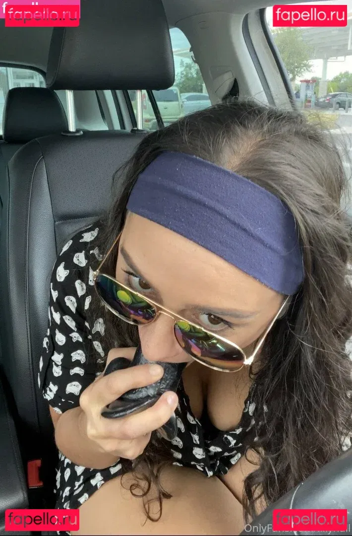 Lilly Hall Onlyfans Photo Gallery 