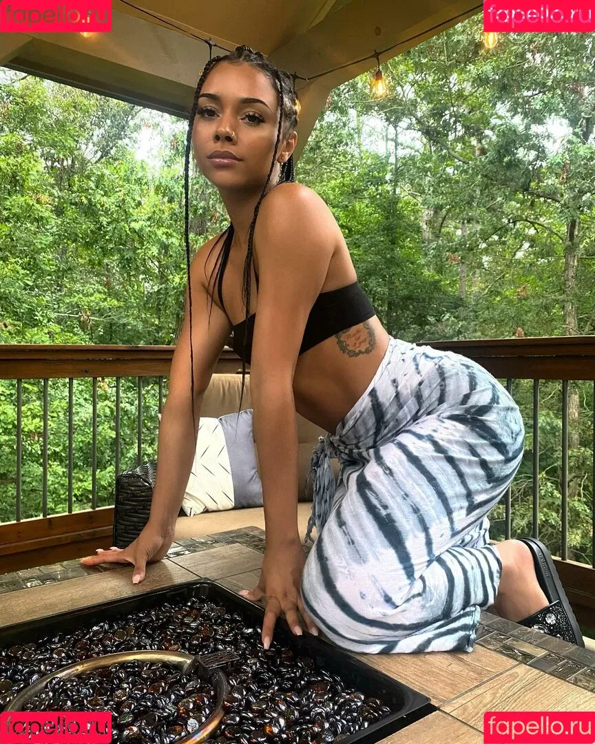 Alix Lapri Onlyfans Photo Gallery 