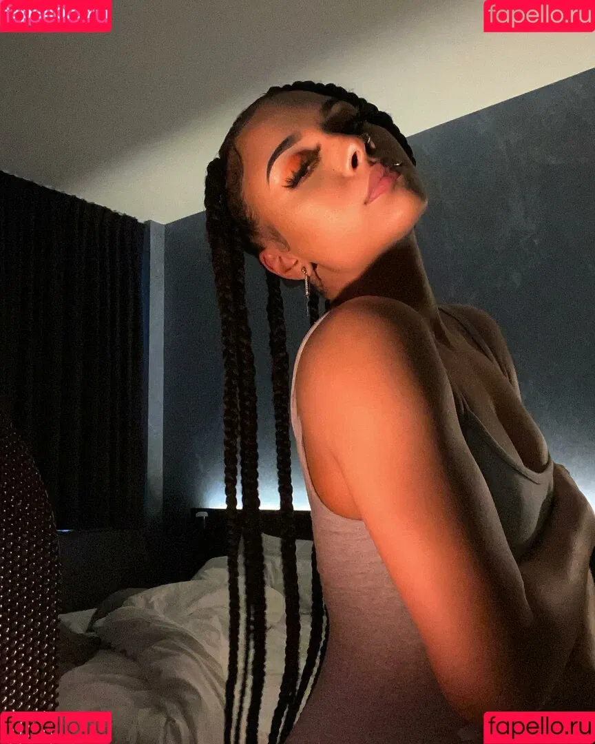 Alix Lapri Onlyfans Photo Gallery 
