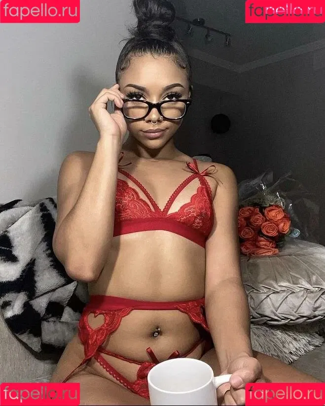 Alix Lapri Onlyfans Photo Gallery 