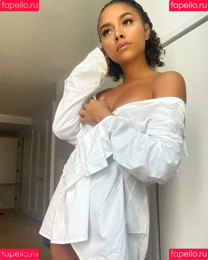 Alix Lapri Onlyfans Photo Gallery 