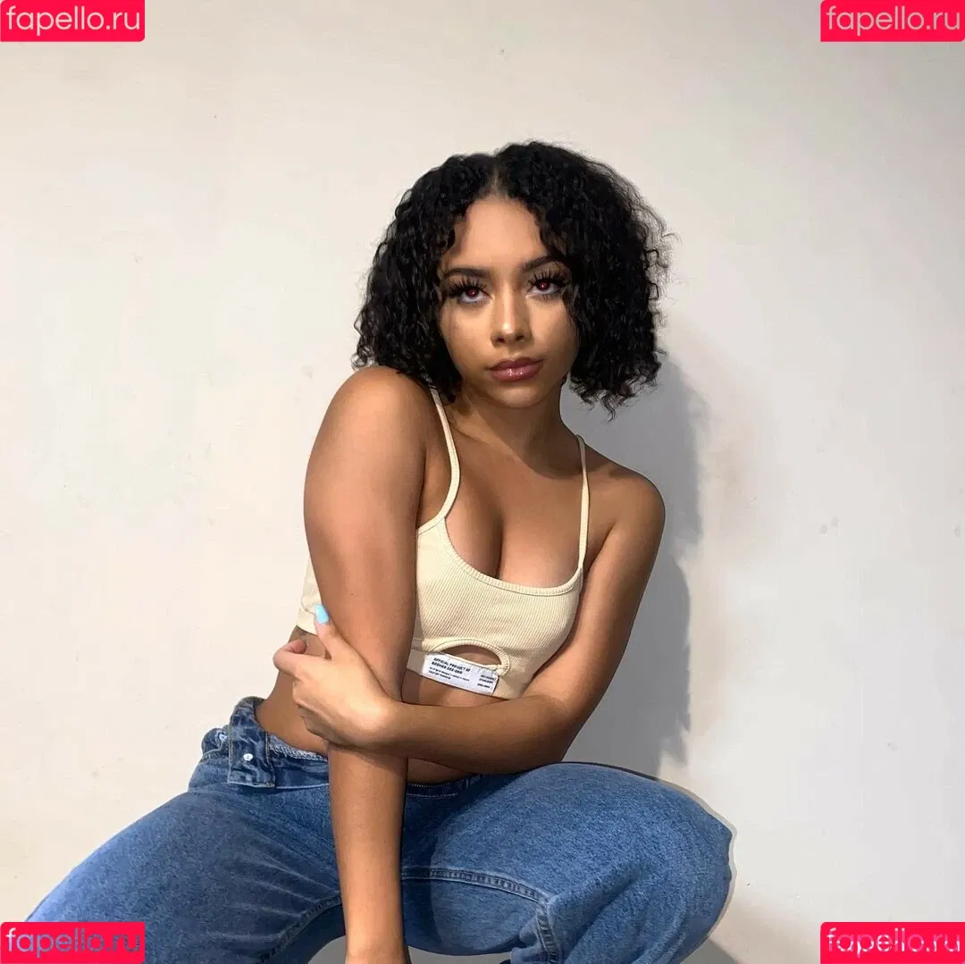 Alix Lapri Onlyfans Photo Gallery 