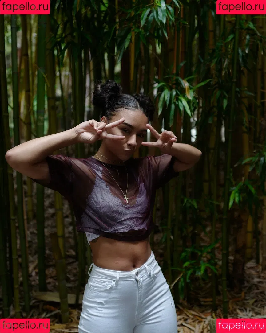 Alix Lapri Onlyfans Photo Gallery 