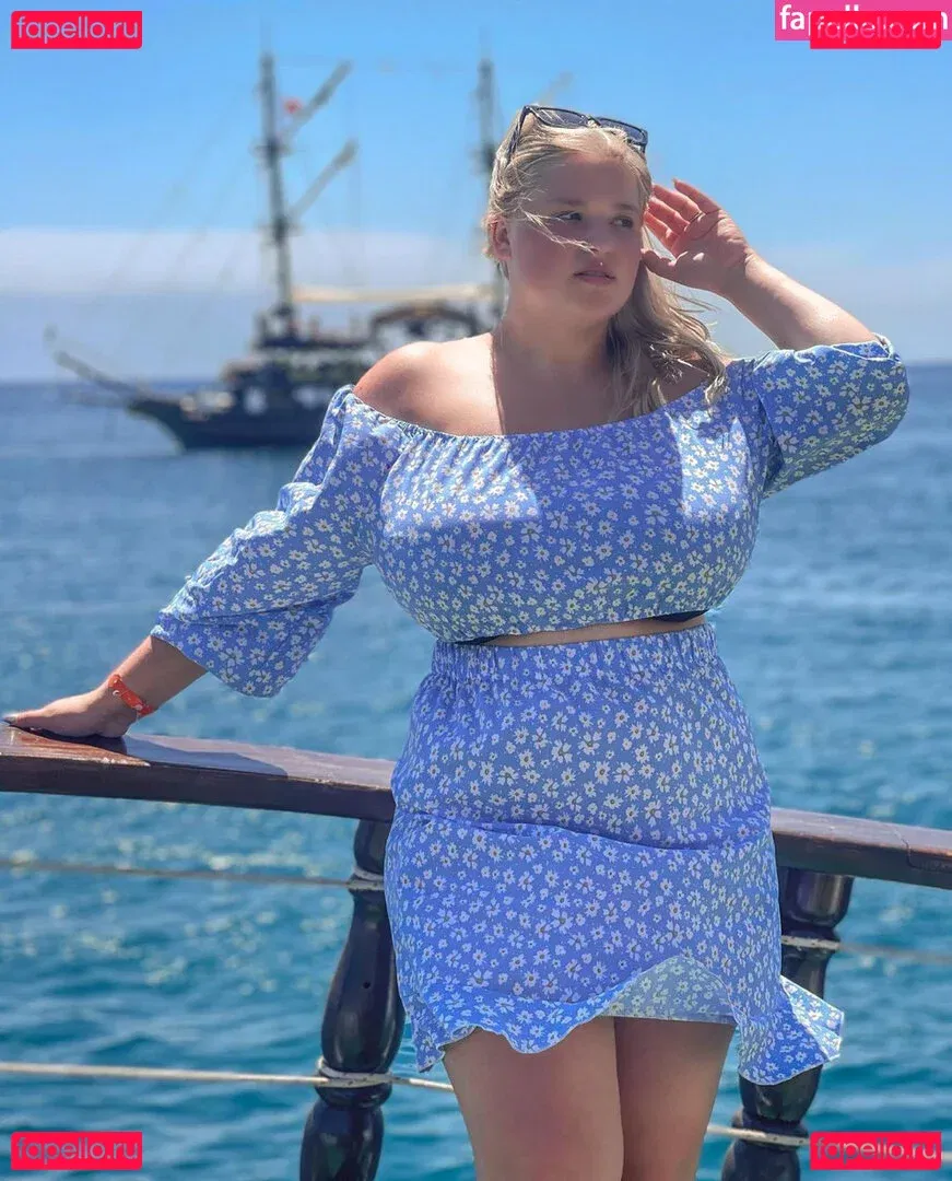 Julia Chegodar Onlyfans Photo Gallery 