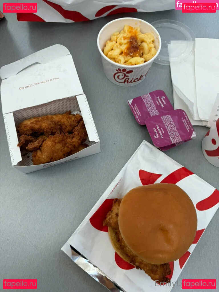 EmilyLynne Onlyfans Photo Gallery 