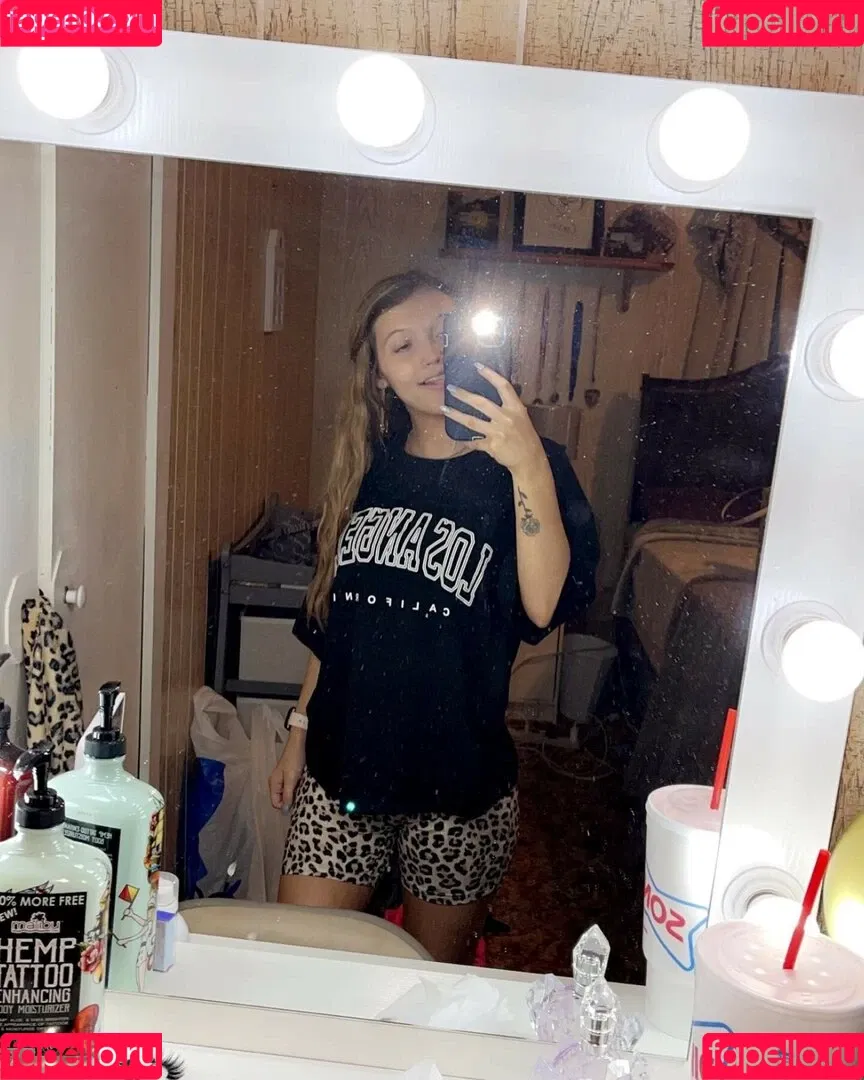 kristennnhaness Onlyfans Photo Gallery 