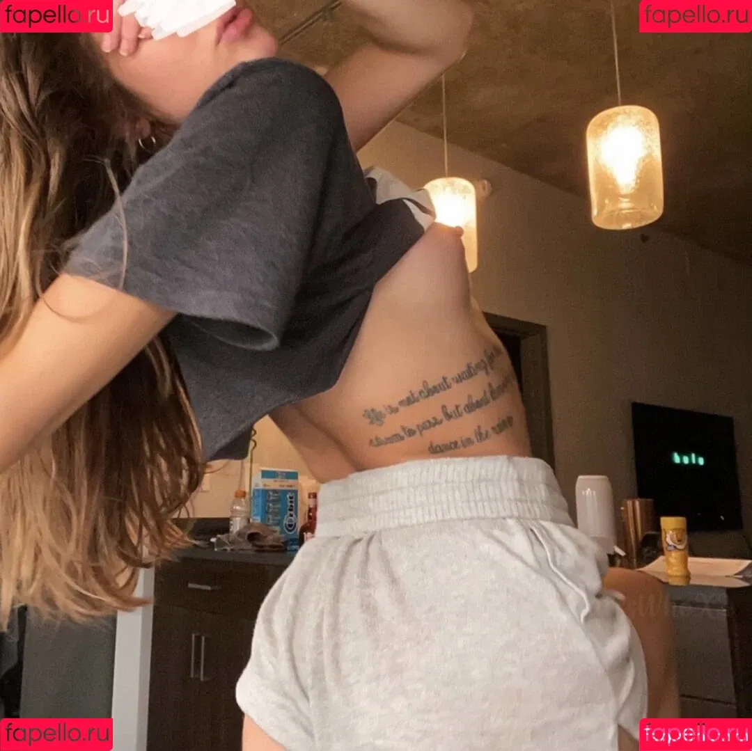 GuessWhoX2 Onlyfans Photo Gallery 