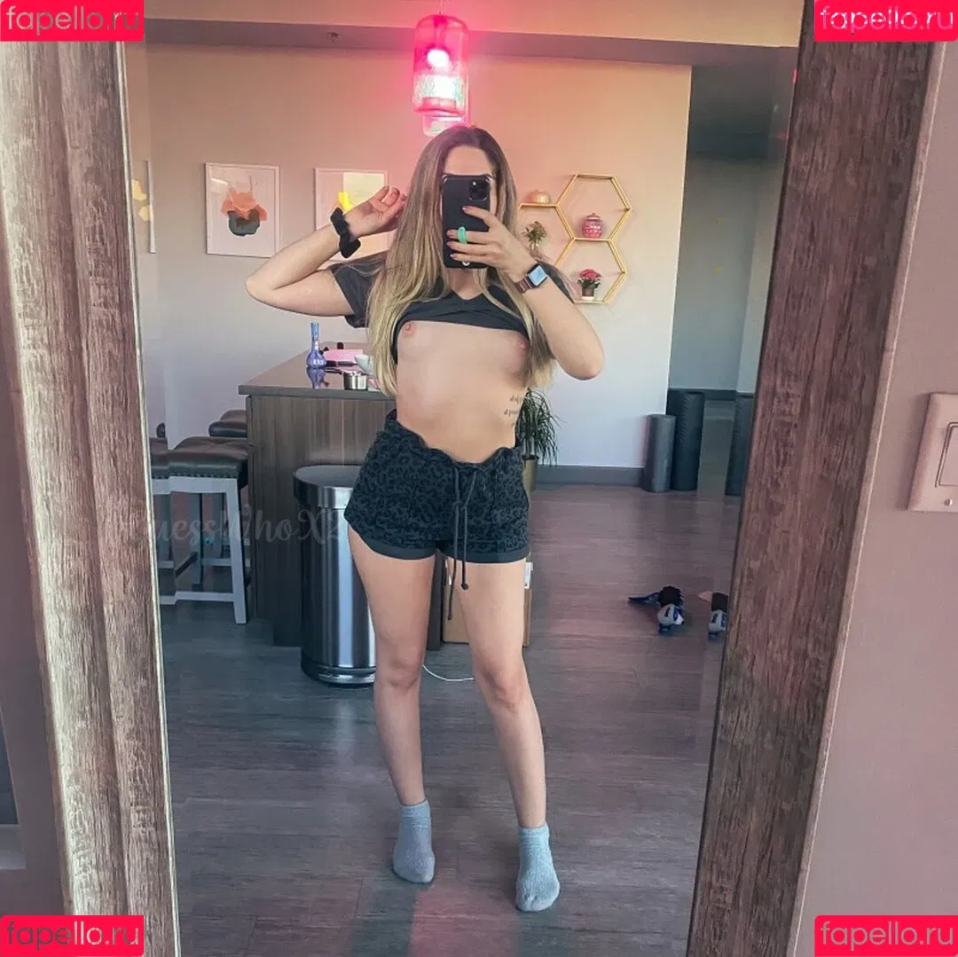 GuessWhoX2 Onlyfans Photo Gallery 