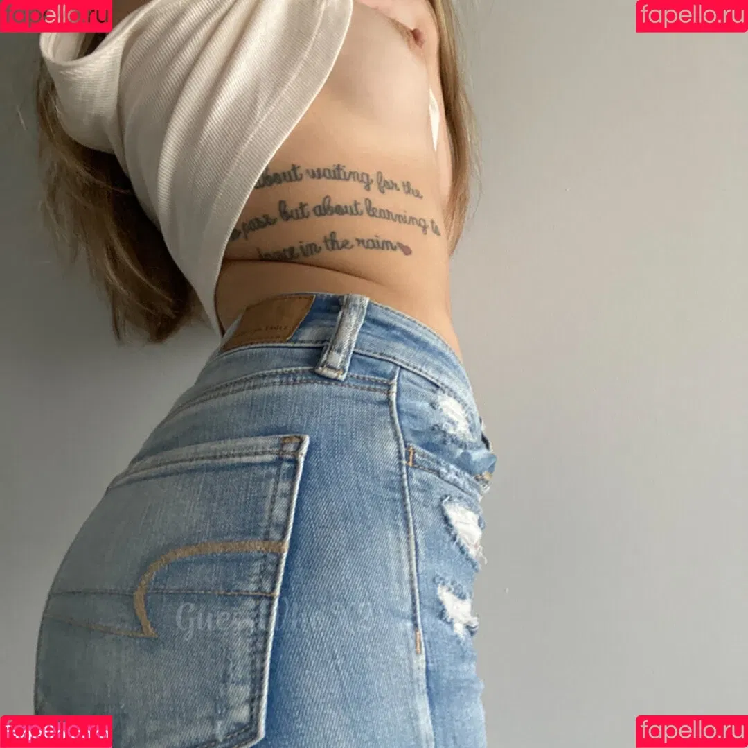GuessWhoX2 Onlyfans Photo Gallery 