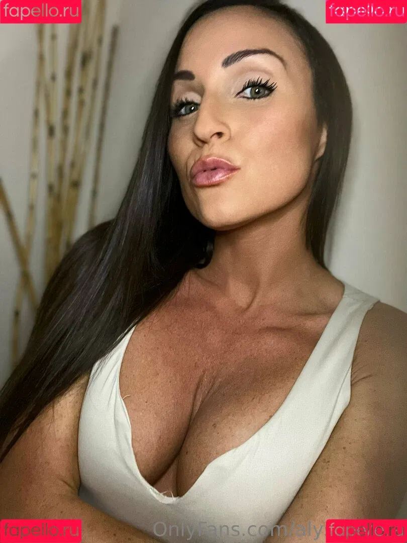 alyssiavera Onlyfans Photo Gallery 
