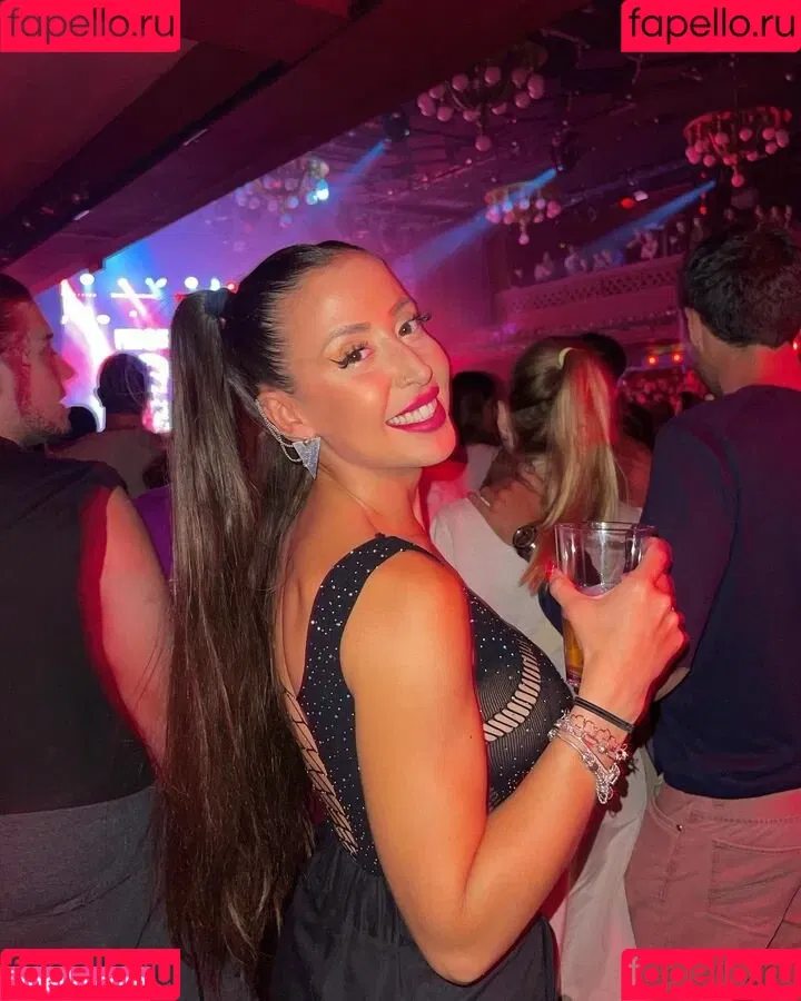 Sara Izquierdo Onlyfans Photo Gallery 