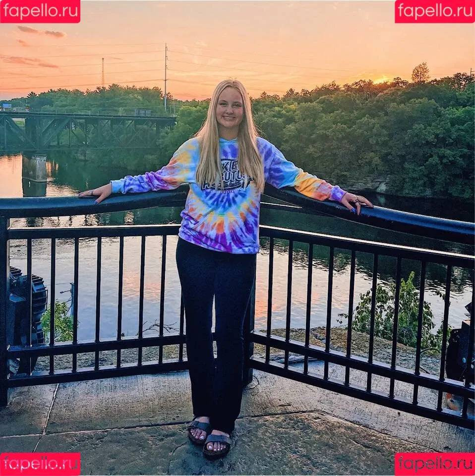 Anya Truax Onlyfans Photo Gallery 