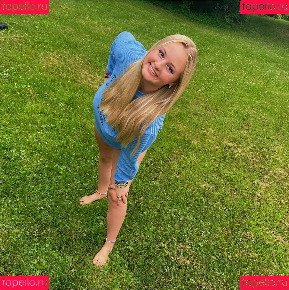 Anya Truax Onlyfans Photo Gallery 