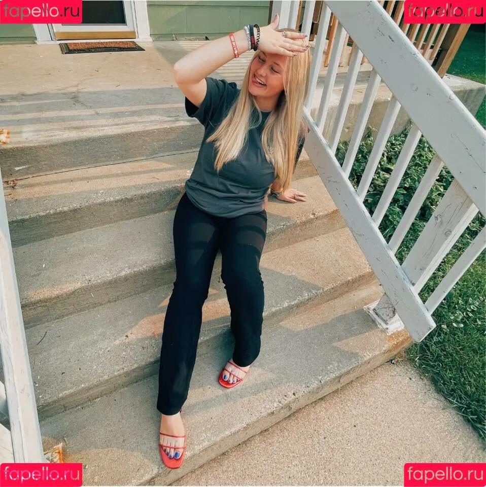 Anya Truax Onlyfans Photo Gallery 
