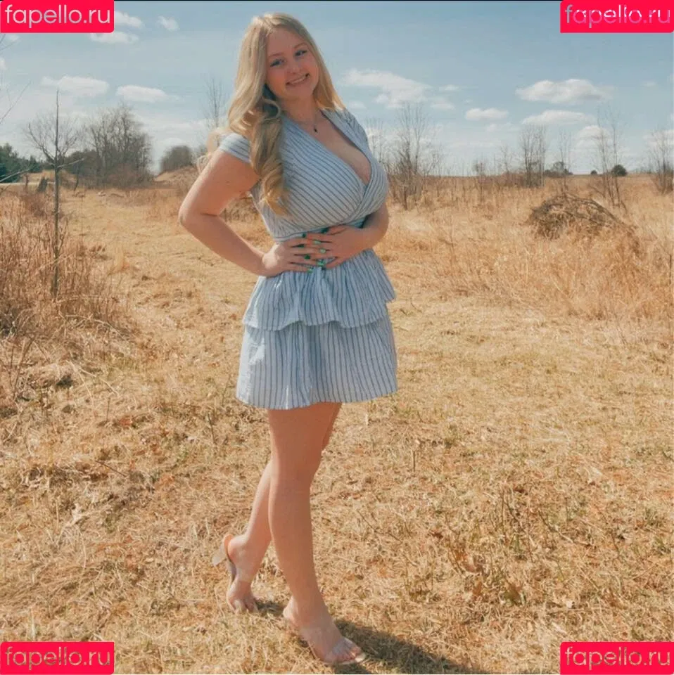 Anya Truax Onlyfans Photo Gallery 