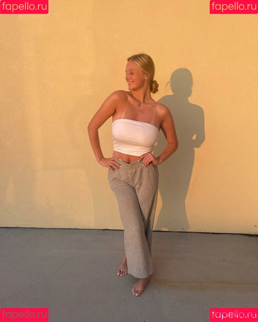 Anya Truax Onlyfans Photo Gallery 