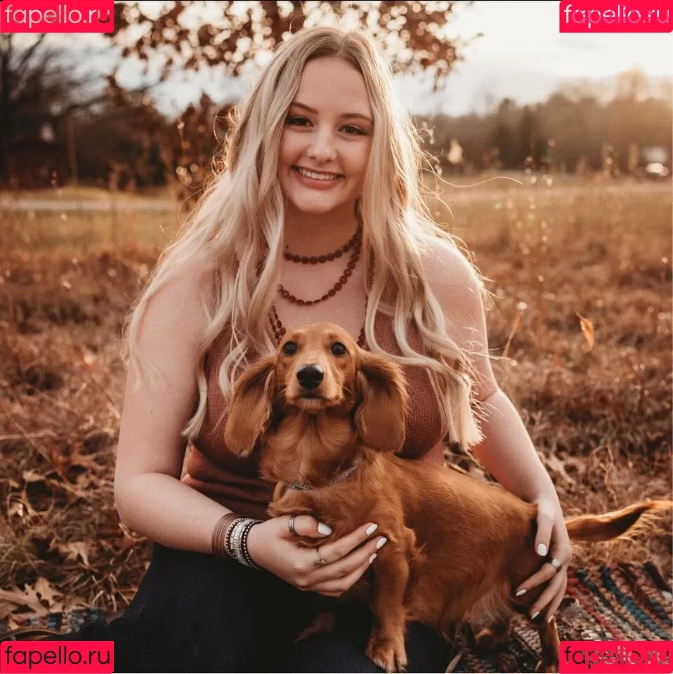 Anya Truax Onlyfans Photo Gallery 